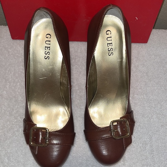 GUESS Round Toe Brown Heels - Picture 2 of 9